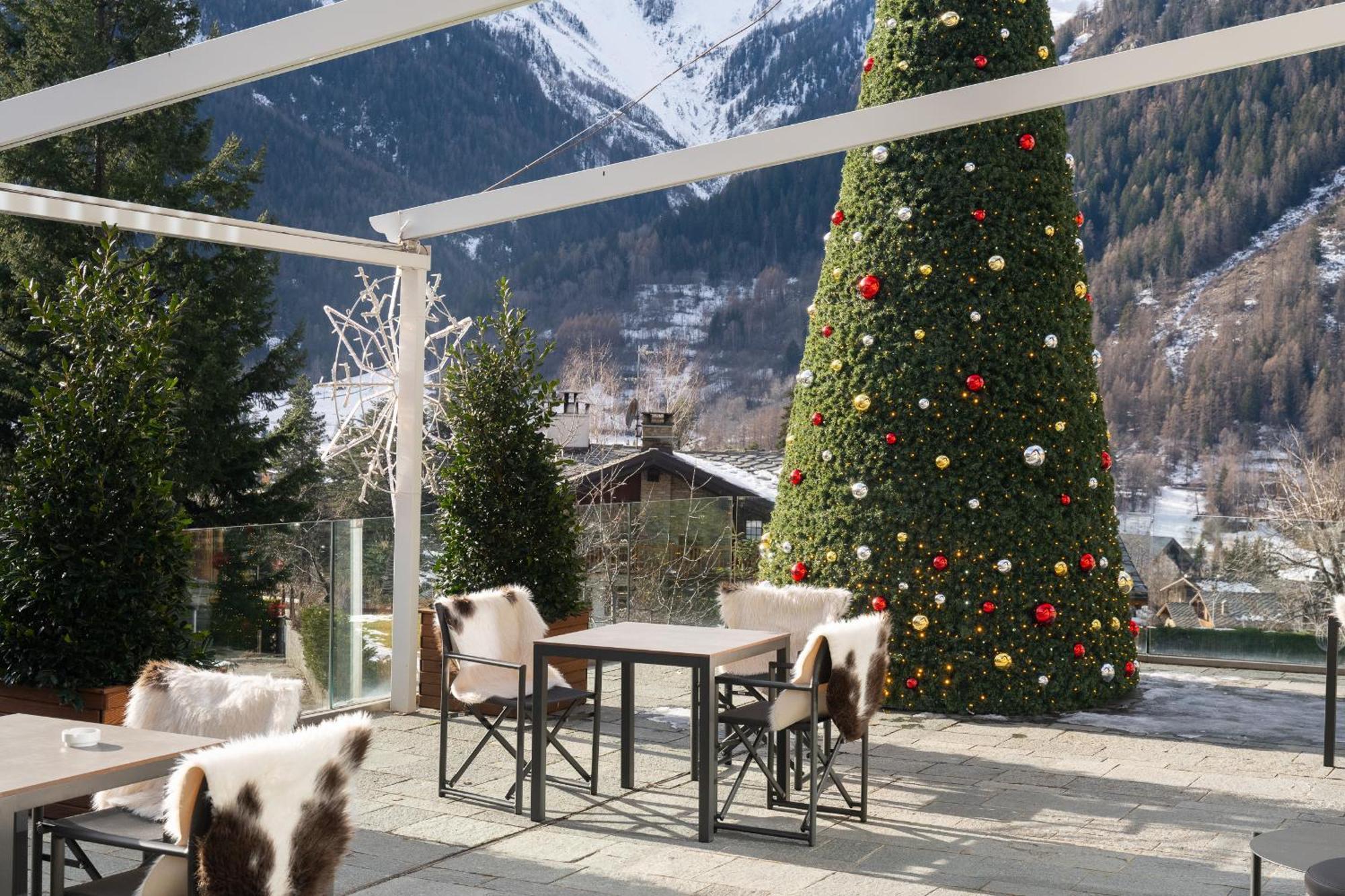 Grand Hotel Courmayeur Mont Blanc, By R Collection Hotels Екстер'єр фото
