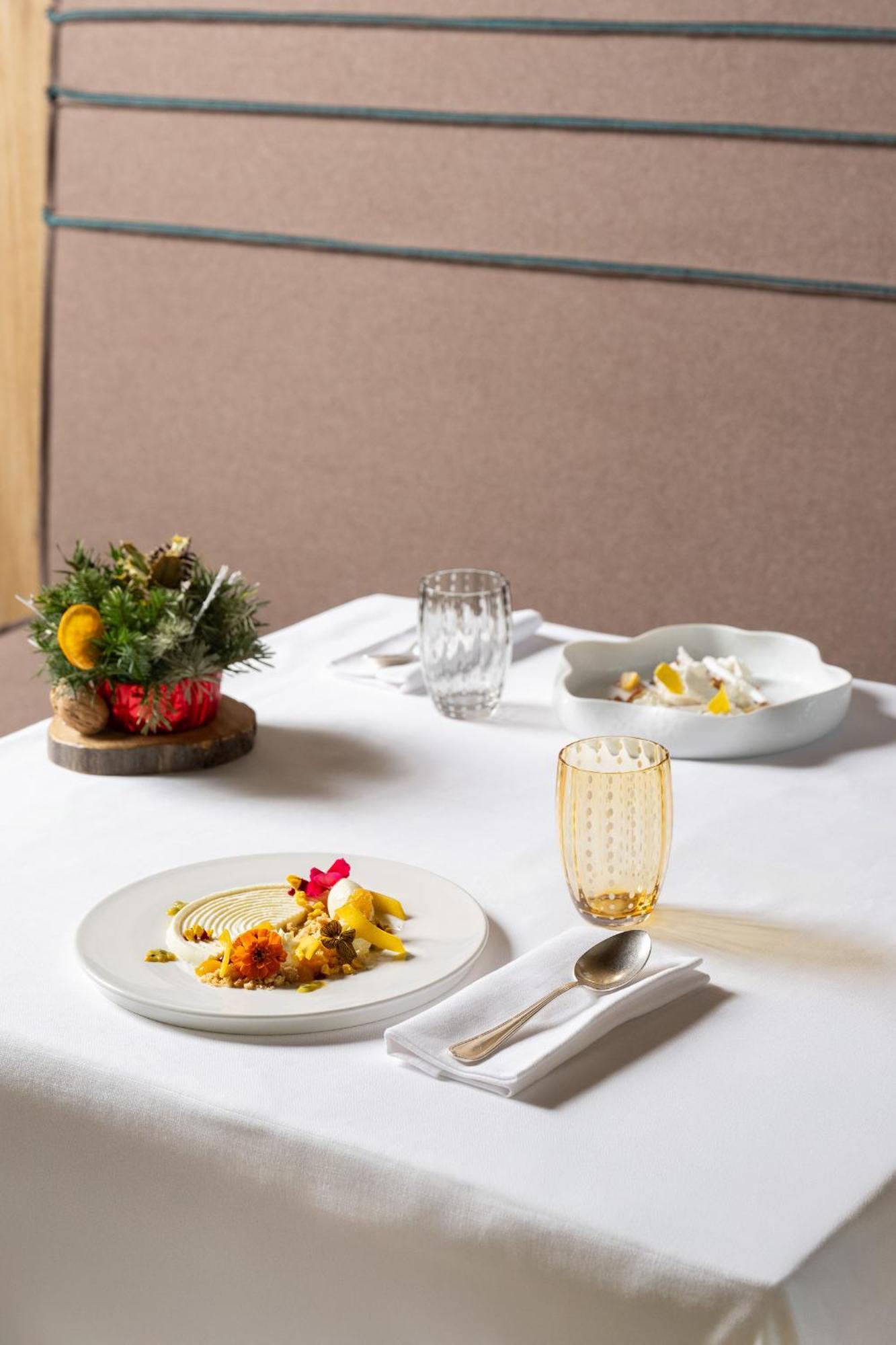 Grand Hotel Courmayeur Mont Blanc, By R Collection Hotels Екстер'єр фото