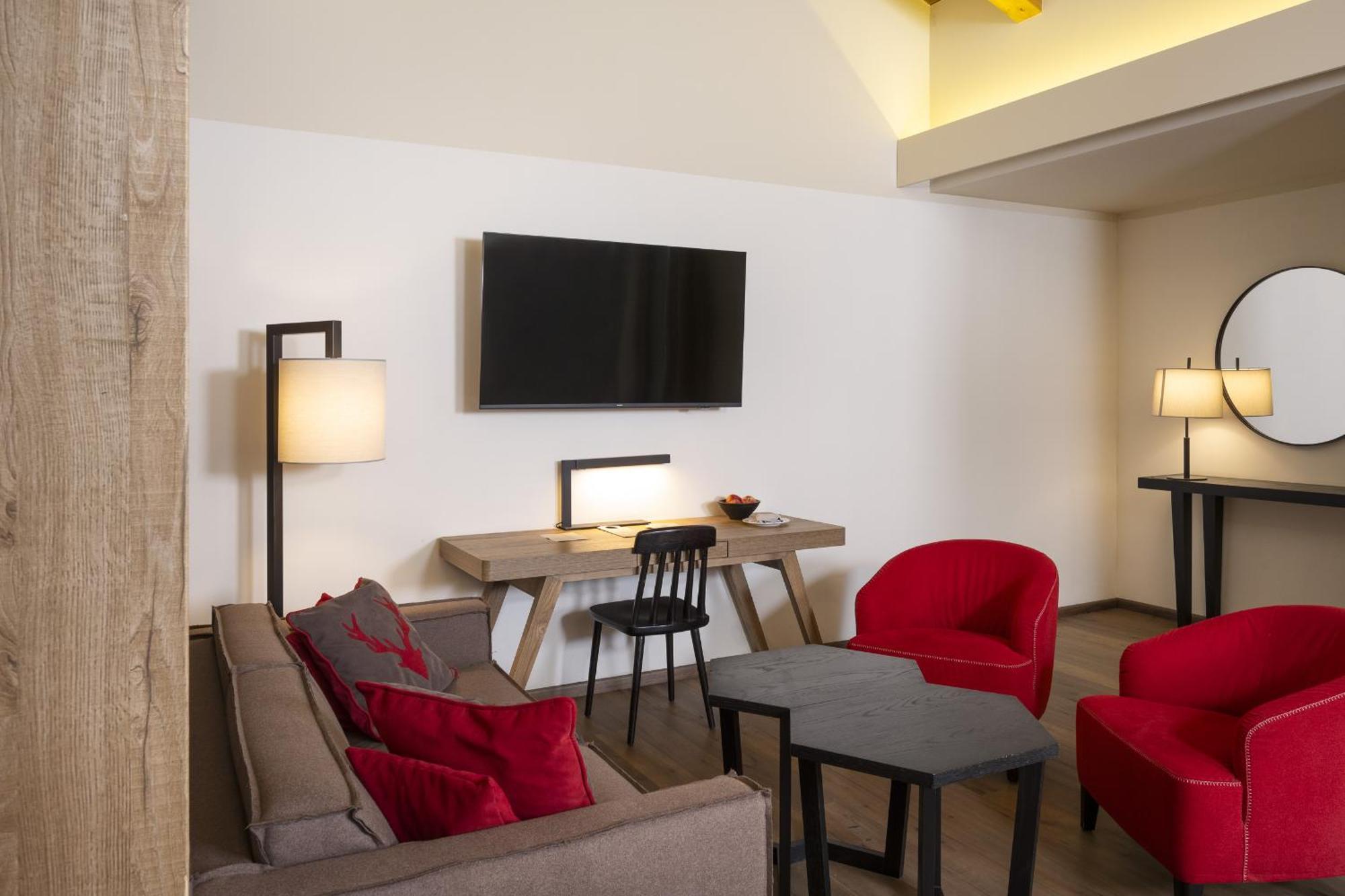 Grand Hotel Courmayeur Mont Blanc, By R Collection Hotels Номер фото
