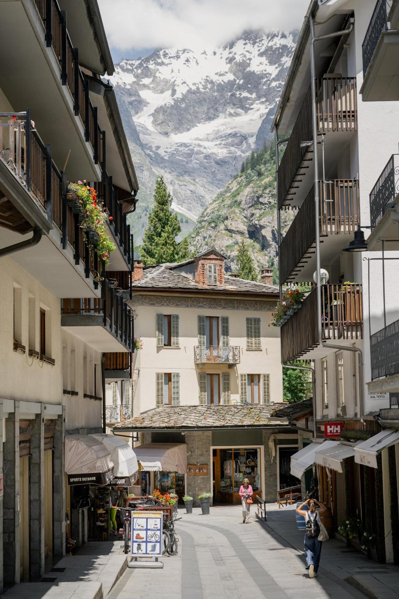 Grand Hotel Courmayeur Mont Blanc, By R Collection Hotels Екстер'єр фото