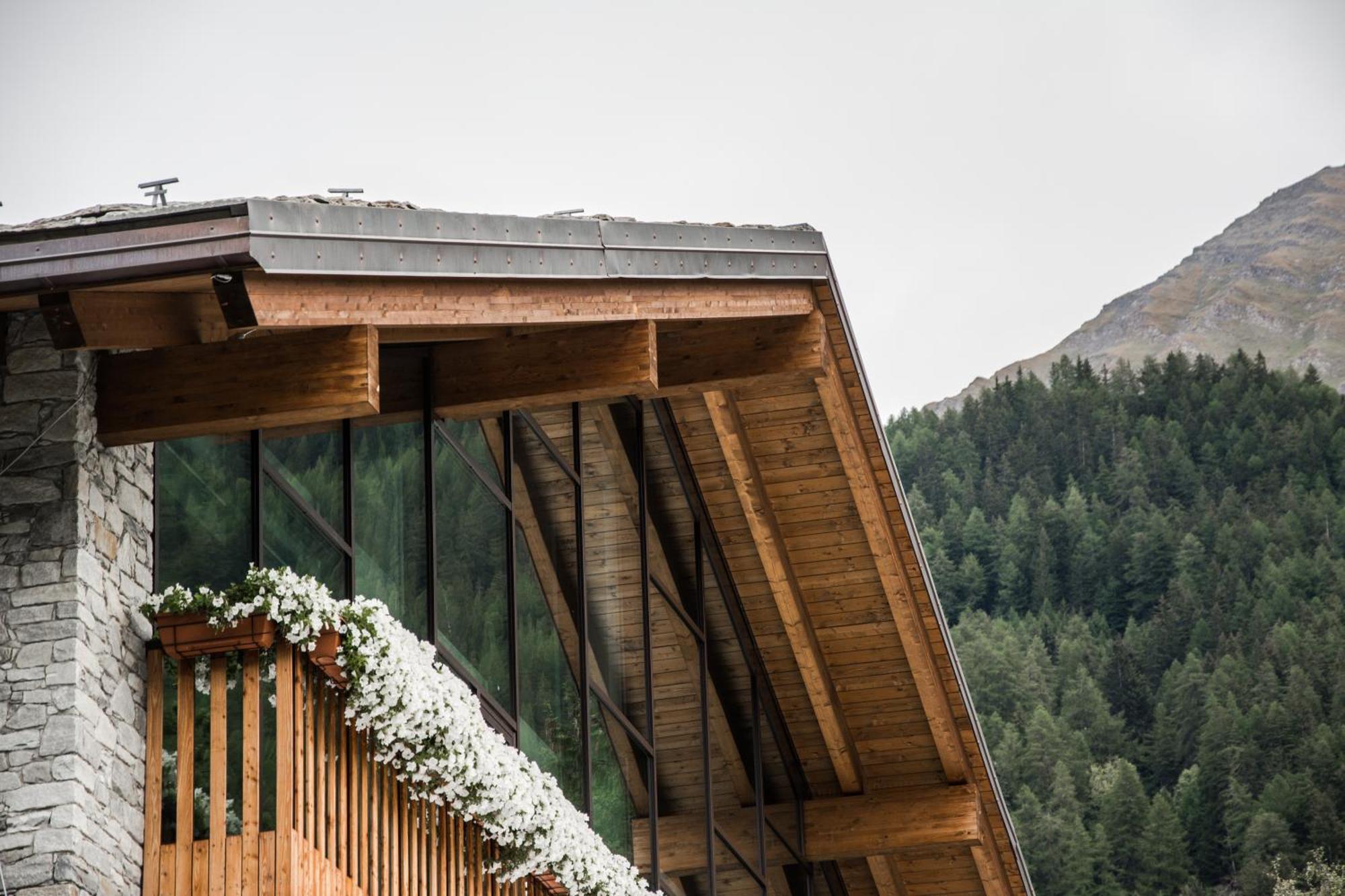 Grand Hotel Courmayeur Mont Blanc, By R Collection Hotels Екстер'єр фото