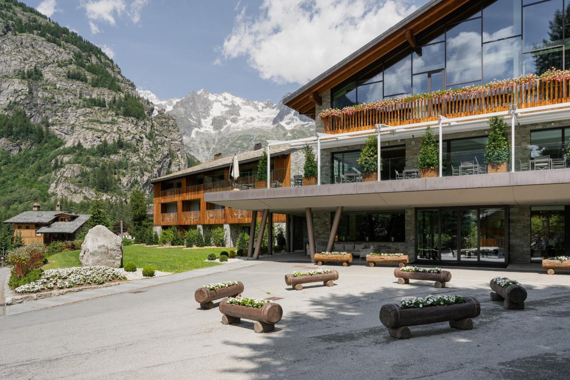 Grand Hotel Courmayeur Mont Blanc, By R Collection Hotels Екстер'єр фото